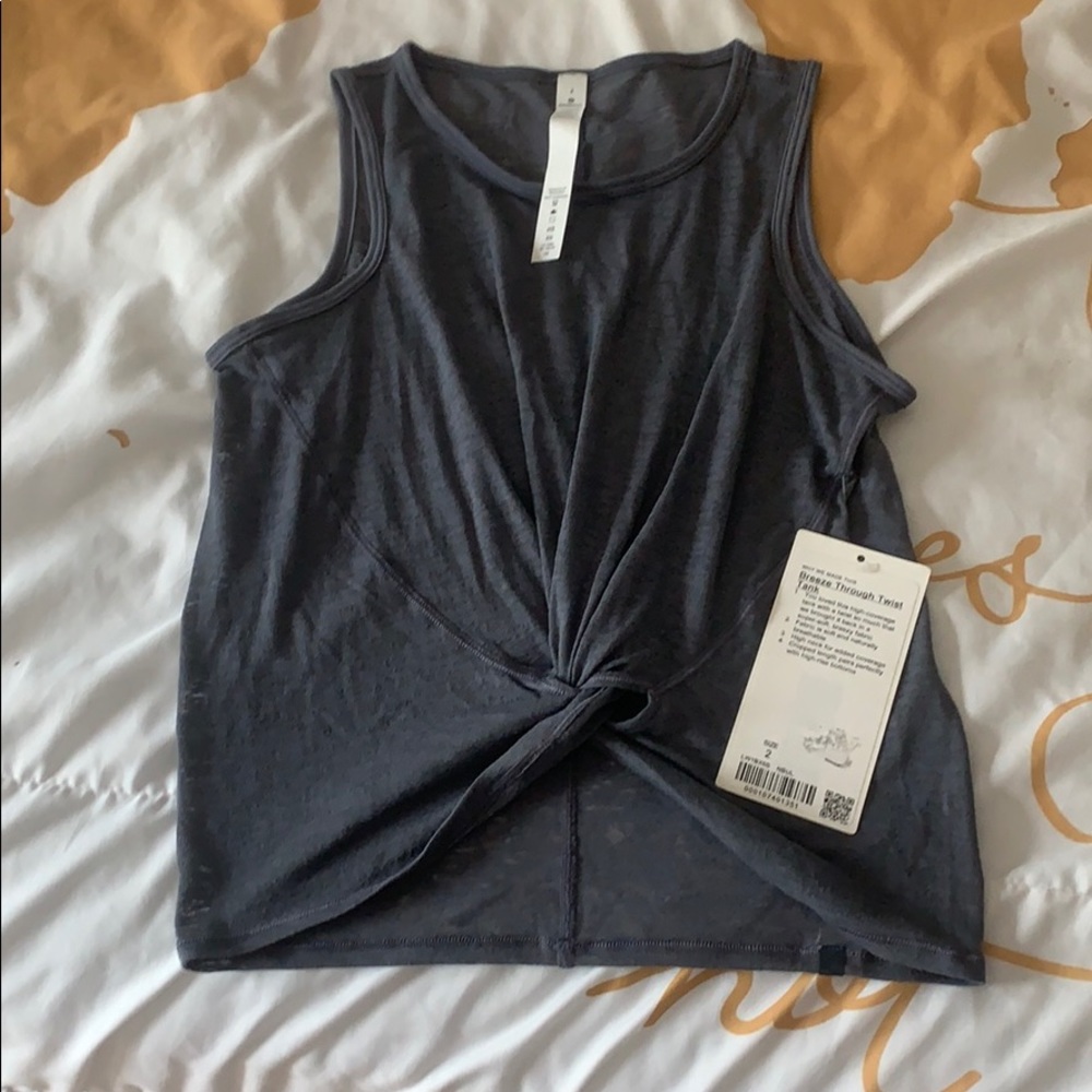 Lululemon Breeze through twist tank